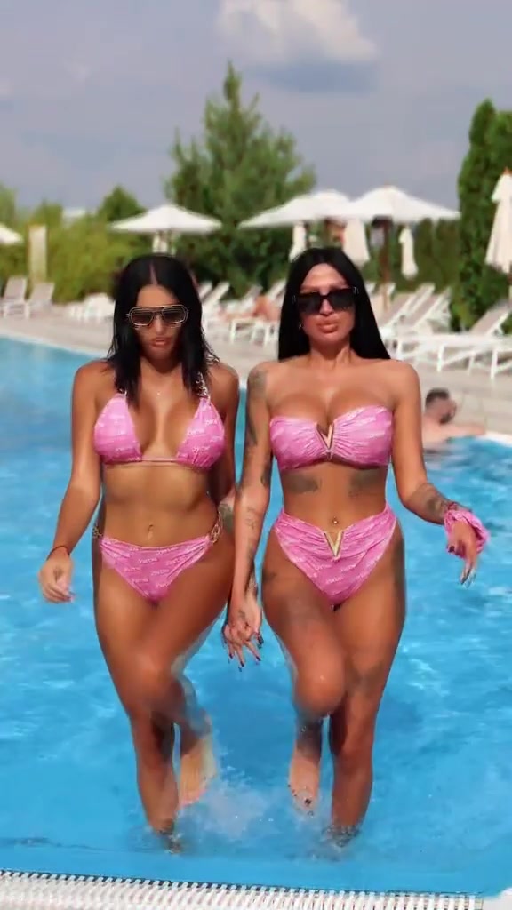 Tamara Bojanic sexy show erotic body with her friend