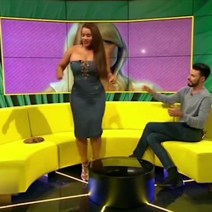 Lateysha Grace Dress Split & Ass Flash — Video and Photos !