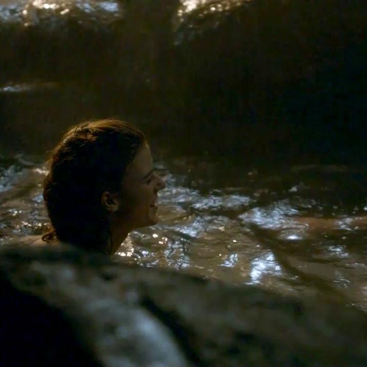 Rose Leslie NUDE