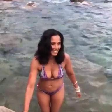 Padma Lakshmi Nude & Hot Pics And Sex Tape Porn Video !