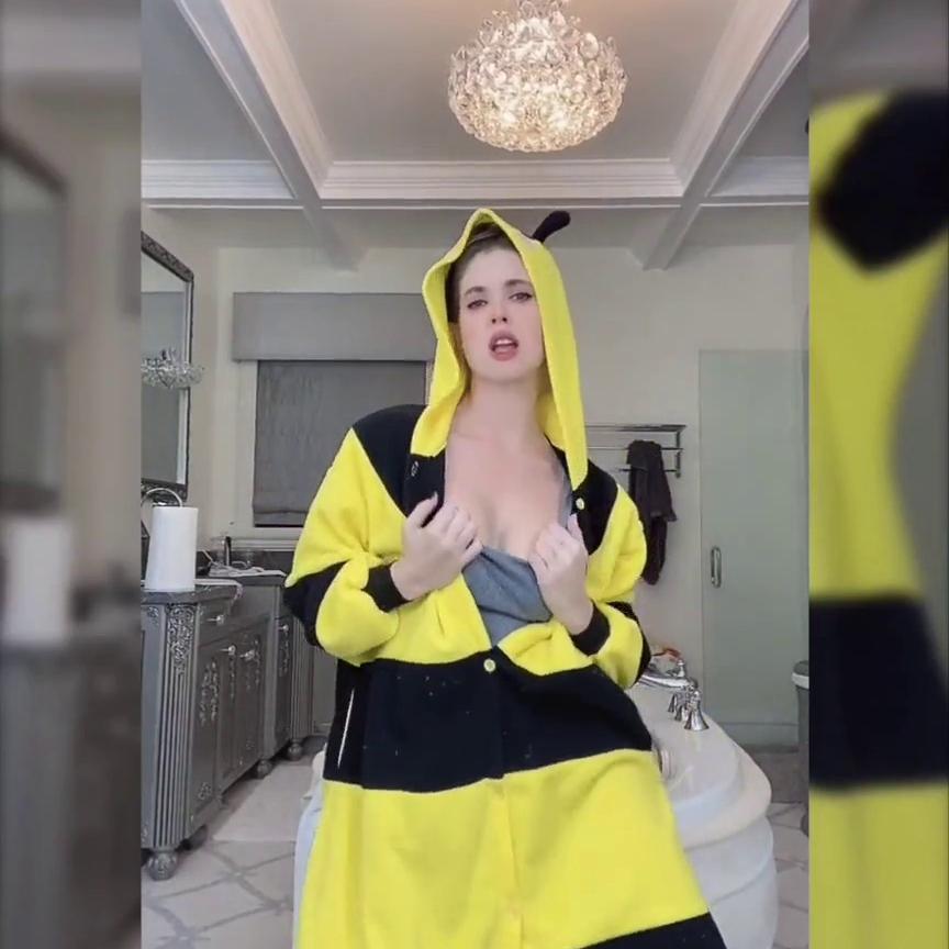 Amanda Cerny Nude Nip Slip While Striptease Video Leaked
