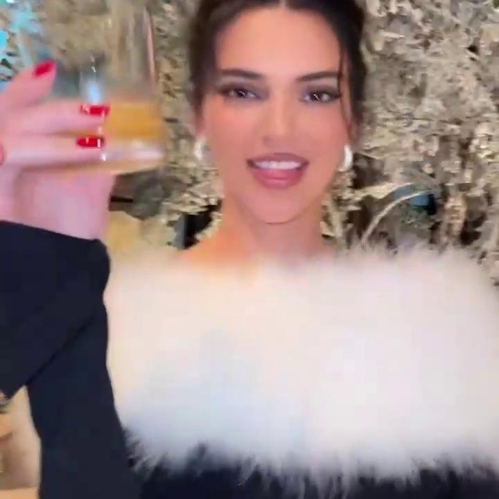 Kylie Jenner Hot   – OnlyFans