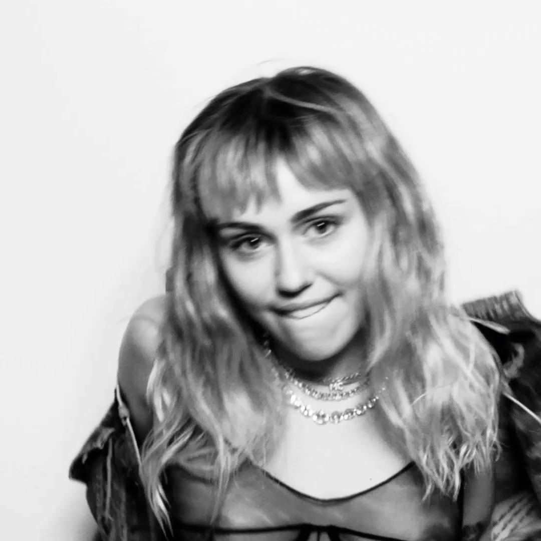 Miley Cyrus Nude Sexy D.R.E.A.M   + Video