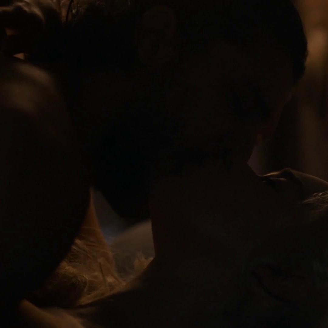 Emilia Clarke Nude Game of Thrones