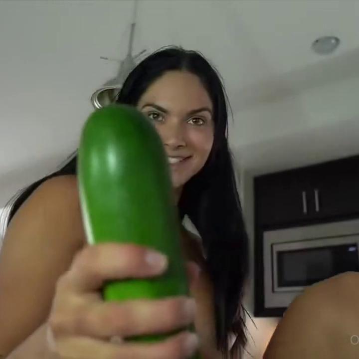 Aspen Rae Nude Vegetable Masturbation OnlyFans Video Leaked – OnlyFans