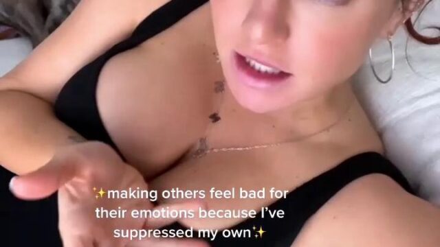 JoJo Shows Hot