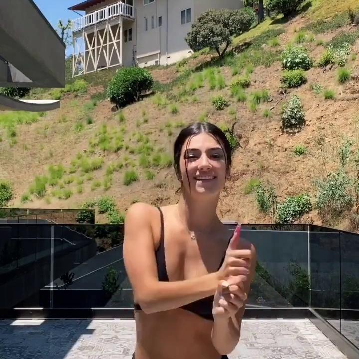 Charli D’Amelio Sexy Outdoor Bikini Dance Video Leaked