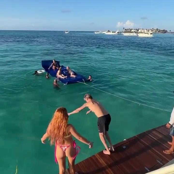 Bella Thorne Looks Hot in a Bikini
