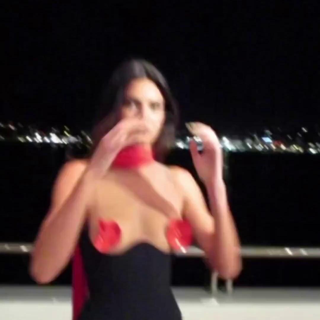 Kendall Jenner Pasties Dress Candid Video Leaked – OnlyFans