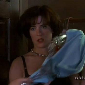 Lara Flynn Boyle Threesome (1994) Sex Scene