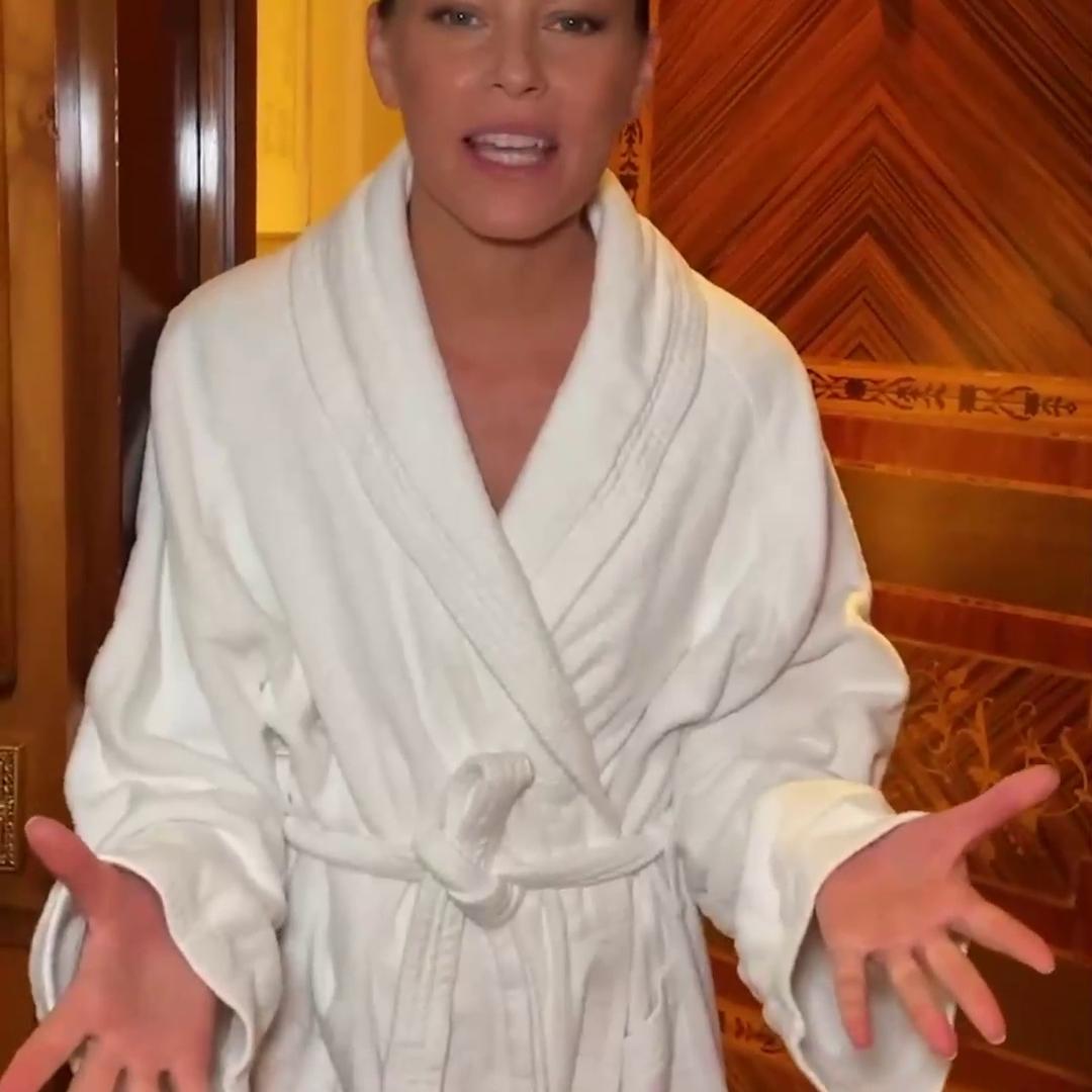 Elizabeth Banks Hot   – OnlyFans