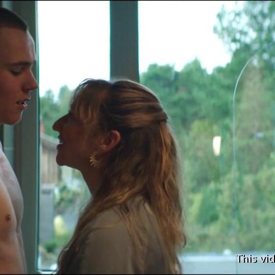 Andrea Braein Hovig in En affaere (2018) Sex Scene