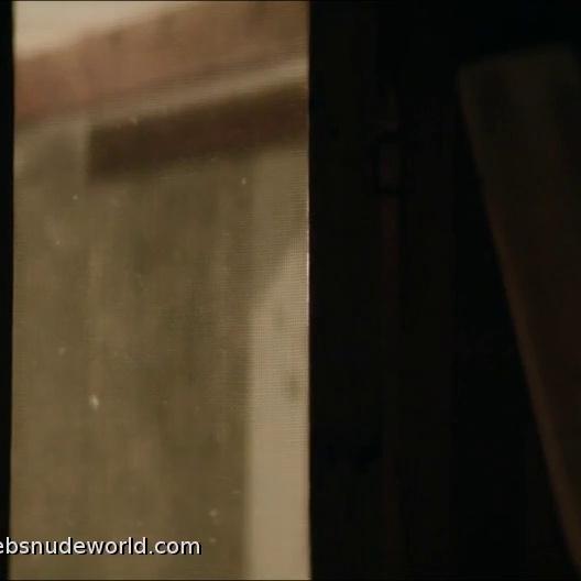 Nesrin Cavadzade in El desentierro (2018) Sex Scene