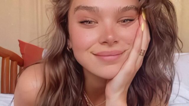 Hailee Steinfeld Sexy